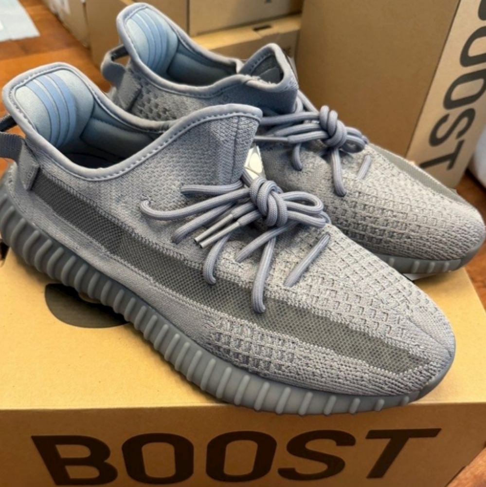 💯Authentic Yeezy's BNIB w/Online Receipt - Steel Grey